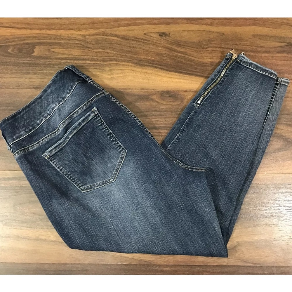 Torrid Zipper Leg Crop Jeans Size 18 Woman's Plus